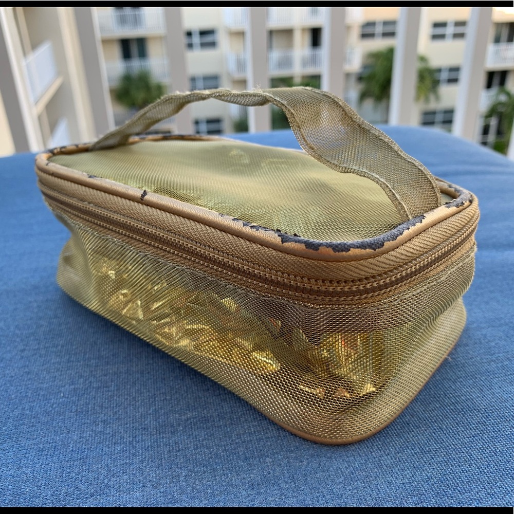 Gift with Purchase - Picture 2 of 11